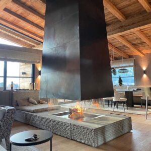 Kaminofen von Mandl & Bauer mit 360 Grad Verglasung