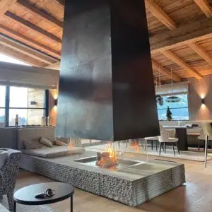 Kaminofen von Mandl & Bauer mit 360 Grad Verglasung