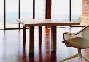 Minimalistischer Tisch aus Beton von Mandl & Bauer