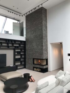 Kaminofen mit Ziegeloptik von Mandl & Bauer