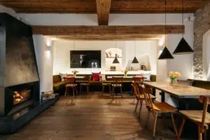 Kaminofen in Gaststube von Mandl & Bauer