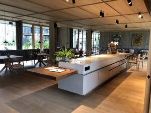 Theke in Cafe aus Beton von Mandl und Bauer